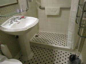 american-queen-bathroom